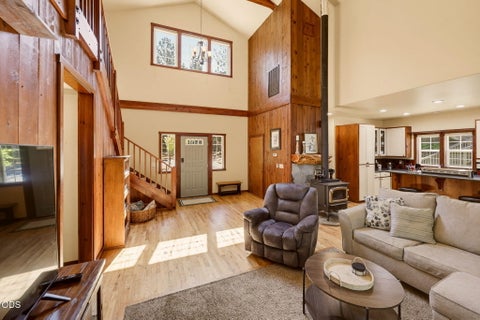 Tiny photo for 255 Janice Way, Merlin, OR 97532 (MLS # 220224141)