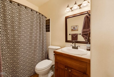Tiny photo for 255 Janice Way, Merlin, OR 97532 (MLS # 220224141)
