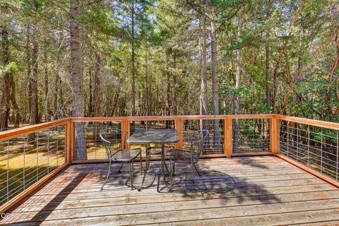 Tiny photo for 255 Janice Way, Merlin, OR 97532 (MLS # 220224141)