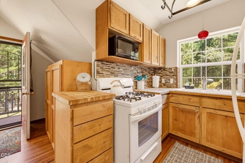 Tiny photo for 255 Janice Way, Merlin, OR 97532 (MLS # 220224141)