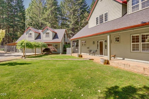 Tiny photo for 255 Janice Way, Merlin, OR 97532 (MLS # 220224141)