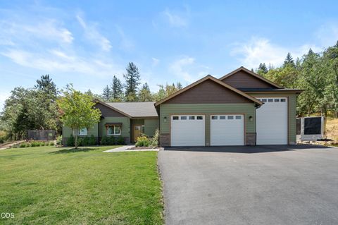 Tiny photo for 125 McKenzie Ridge Road, Grants Pass, OR 97526 (MLS # 220223524)