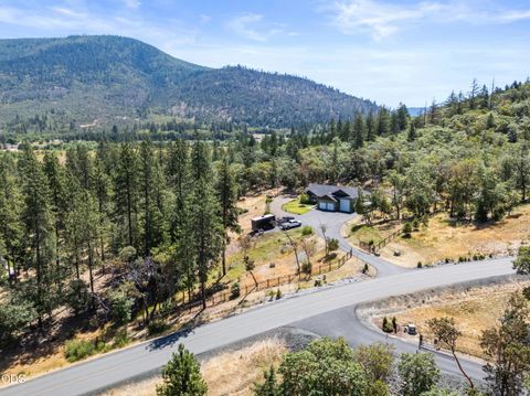 Tiny photo for 125 McKenzie Ridge Road, Grants Pass, OR 97526 (MLS # 220223524)