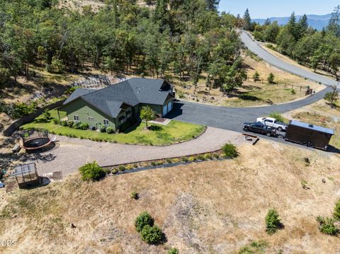 Tiny photo for 125 McKenzie Ridge Road, Grants Pass, OR 97526 (MLS # 220223524)