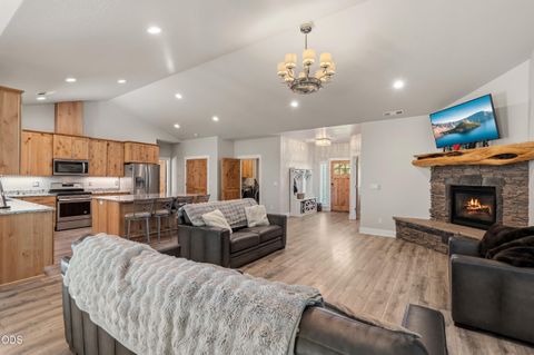 Tiny photo for 125 McKenzie Ridge Road, Grants Pass, OR 97526 (MLS # 220223524)