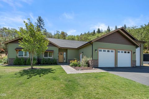 Tiny photo for 125 McKenzie Ridge Road, Grants Pass, OR 97526 (MLS # 220223524)