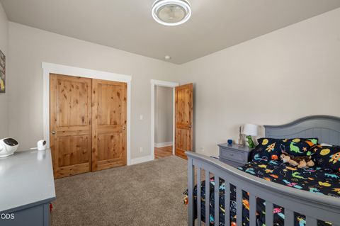 Tiny photo for 125 McKenzie Ridge Road, Grants Pass, OR 97526 (MLS # 220223524)