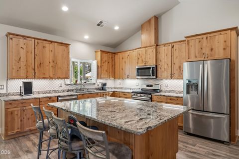 Tiny photo for 125 McKenzie Ridge Road, Grants Pass, OR 97526 (MLS # 220223524)