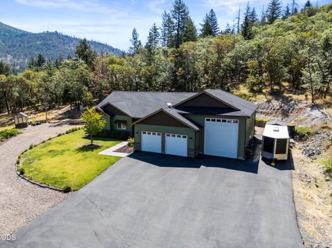 Tiny photo for 125 McKenzie Ridge Road, Grants Pass, OR 97526 (MLS # 220223524)