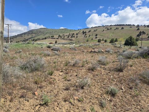 Tiny photo for 6001 Dove Hollow Drive, Klamath Falls, OR 97603 (MLS # 220220244)