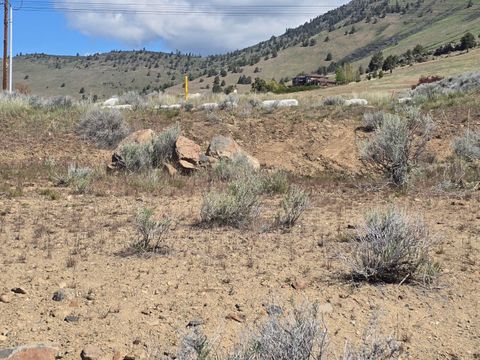 Photo of 6001 Dove Hollow Drive, Klamath Falls, OR 97603 (MLS # 220220244)
