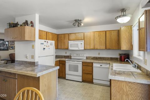 Tiny photo for 16664 Pine Tree Lane, Sisters, OR 97759 (MLS # 220225706)