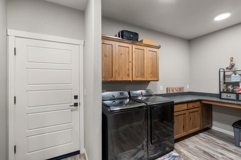 Tiny photo for 182 Blue Chip Lane, Grants Pass, OR 97527 (MLS # 220212206)