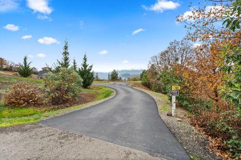 Tiny photo for 182 Blue Chip Lane, Grants Pass, OR 97527 (MLS # 220212206)