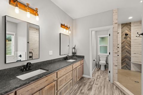 Tiny photo for 182 Blue Chip Lane, Grants Pass, OR 97527 (MLS # 220212206)