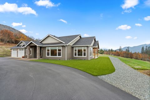 Tiny photo for 182 Blue Chip Lane, Grants Pass, OR 97527 (MLS # 220212206)