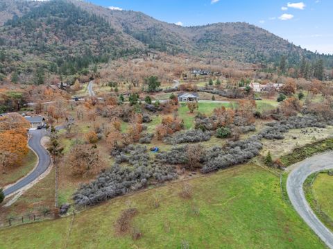 Tiny photo for 182 Blue Chip Lane, Grants Pass, OR 97527 (MLS # 220212206)