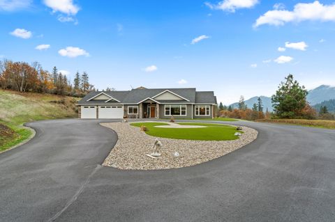 Tiny photo for 182 Blue Chip Lane, Grants Pass, OR 97527 (MLS # 220212206)