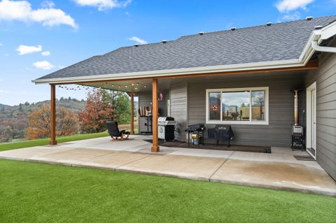 Tiny photo for 182 Blue Chip Lane, Grants Pass, OR 97527 (MLS # 220212206)