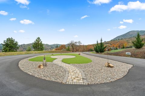 Tiny photo for 182 Blue Chip Lane, Grants Pass, OR 97527 (MLS # 220212206)