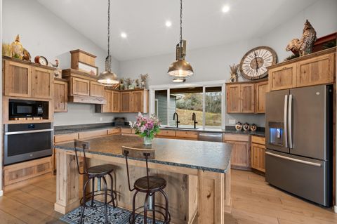 Tiny photo for 182 Blue Chip Lane, Grants Pass, OR 97527 (MLS # 220212206)