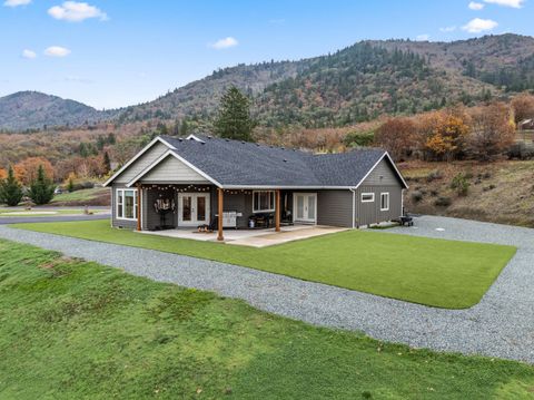 Tiny photo for 182 Blue Chip Lane, Grants Pass, OR 97527 (MLS # 220212206)