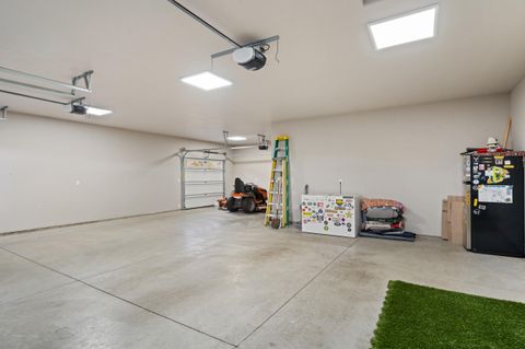 Tiny photo for 182 Blue Chip Lane, Grants Pass, OR 97527 (MLS # 220212206)