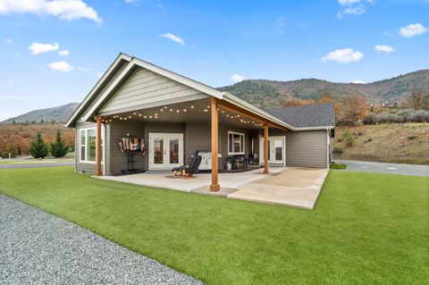 Tiny photo for 182 Blue Chip Lane, Grants Pass, OR 97527 (MLS # 220212206)