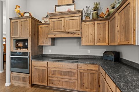 Tiny photo for 182 Blue Chip Lane, Grants Pass, OR 97527 (MLS # 220212206)