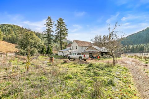 Tiny photo for 6026 Carberry Creek Road, Jacksonville, OR 97530 (MLS # 220213209)