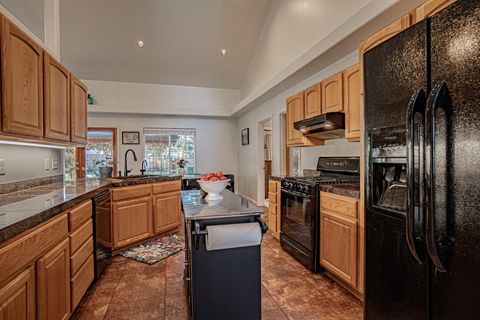 Tiny photo for 1025 Anglers Place, Shady Cove, OR 97539 (MLS # 220217310)