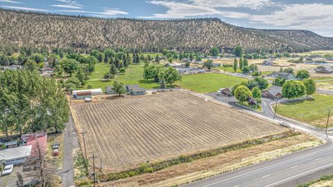 Tiny photo for 7208 NE Ochoco Highway, Prineville, OR 97754 (MLS # 220212208)