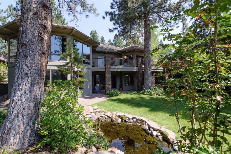 Beautiful mountain style home overlooking the Broken Top 4th green and lake. Impressive great room with a rock faced, wood burning fireplace. Floor to ceiling windows invite the outdoors in. Spacious dining area opens to a lovely deck with beautiful views. Chef's kitchen with solid counters,breakfast bar and island, walk in pantry and dining nook. Main level master retreat. 3 guest suites and bonus room, exercise room down, 3 car garage.