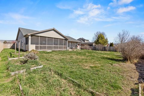 Tiny photo for 5548 Sturdivant Avenue, Klamath Falls, OR 97603 (MLS # 220217373)