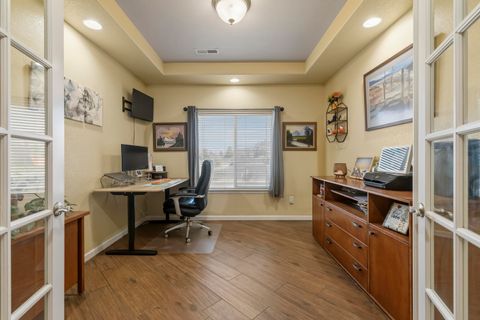 Tiny photo for 5548 Sturdivant Avenue, Klamath Falls, OR 97603 (MLS # 220217373)