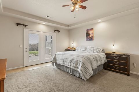 Tiny photo for 5548 Sturdivant Avenue, Klamath Falls, OR 97603 (MLS # 220217373)