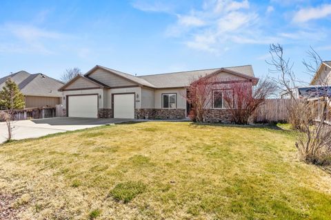 Tiny photo for 5548 Sturdivant Avenue, Klamath Falls, OR 97603 (MLS # 220217373)