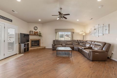 Tiny photo for 5548 Sturdivant Avenue, Klamath Falls, OR 97603 (MLS # 220217373)