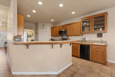 Tiny photo for 5548 Sturdivant Avenue, Klamath Falls, OR 97603 (MLS # 220217373)