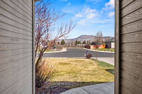 Tiny photo for 5548 Sturdivant Avenue, Klamath Falls, OR 97603 (MLS # 220217373)