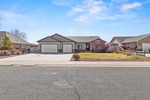 Tiny photo for 5548 Sturdivant Avenue, Klamath Falls, OR 97603 (MLS # 220217373)