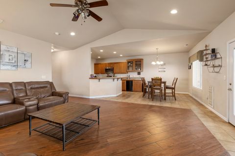 Tiny photo for 5548 Sturdivant Avenue, Klamath Falls, OR 97603 (MLS # 220217373)