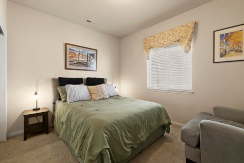 Tiny photo for 5548 Sturdivant Avenue, Klamath Falls, OR 97603 (MLS # 220217373)