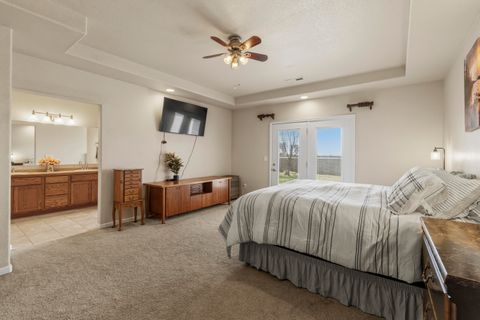 Tiny photo for 5548 Sturdivant Avenue, Klamath Falls, OR 97603 (MLS # 220217373)