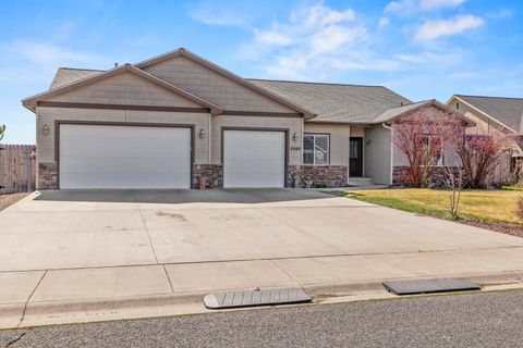 Tiny photo for 5548 Sturdivant Avenue, Klamath Falls, OR 97603 (MLS # 220217373)