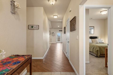 Tiny photo for 5548 Sturdivant Avenue, Klamath Falls, OR 97603 (MLS # 220217373)