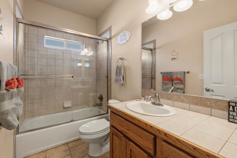 Tiny photo for 5548 Sturdivant Avenue, Klamath Falls, OR 97603 (MLS # 220217373)