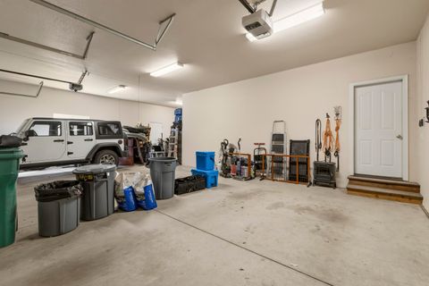 Tiny photo for 5548 Sturdivant Avenue, Klamath Falls, OR 97603 (MLS # 220217373)