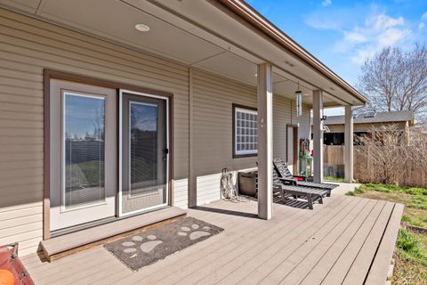 Tiny photo for 5548 Sturdivant Avenue, Klamath Falls, OR 97603 (MLS # 220217373)