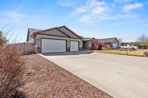 Tiny photo for 5548 Sturdivant Avenue, Klamath Falls, OR 97603 (MLS # 220217373)